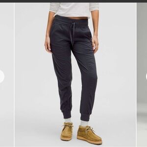 Lululemon- Sz 2- Black- Mid Rise- Dance Studio Joggers- Full Length